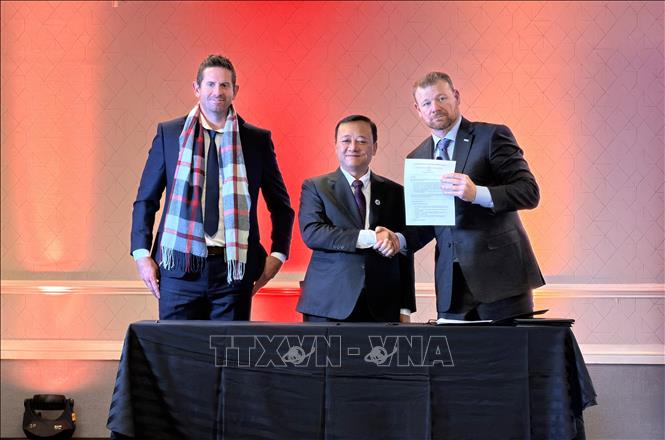 Công bố thỏa thuận hợp tác giữa VIPTAM Group, Inlog và đối tác. Ảnh: Ngọc Quang, PV TTXVN tại Mỹ.