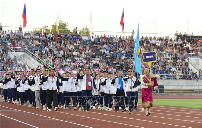 Các đoàn diễu hành tại Lễ khai mạc Đại hội Thể thao toàn quốc lần thứ 12 của Lào. Ảnh: Xuân Tú - PV TTXVN tại Lào