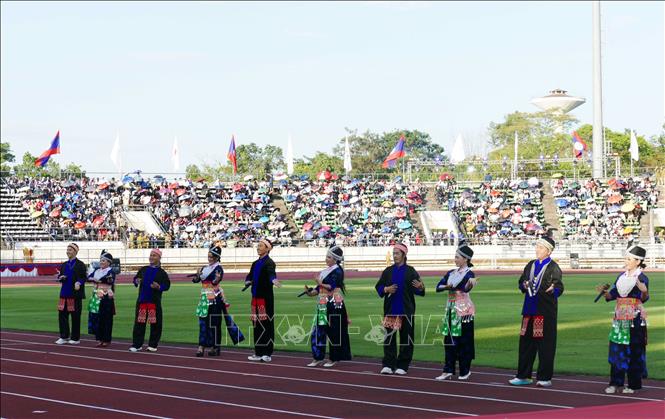 Tiết mục văn nghệ tại sự kiện thể hiện nét đa dạng văn hóa của nhân dân Lào các dân tộc. Ảnh: Xuân Tú - PV TTXVN tại Lào