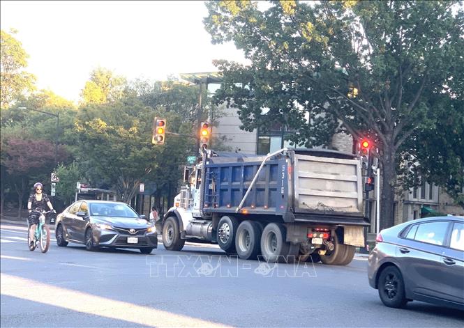 Xe tải hoạt động trên đường phố tại thủ đô Washington D.C. Ảnh: Ngọc Quang, PV TTXVN tại Mỹ.