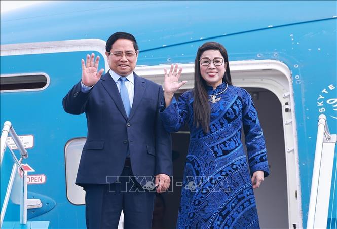 Prime Minister Pham Minh Chinh and his spouse leave Hanoi for official visits to Kuwait and Algeria, and attendance at the G20 Summit along with bilateral engagements in South Africa. VNA Photo: Dương Giang