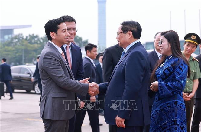 A see-off ceremony held for Prime Minister Pham Minh Chinh and his spouse at Noi Bai international airport. VNA Photo: Dương Giang