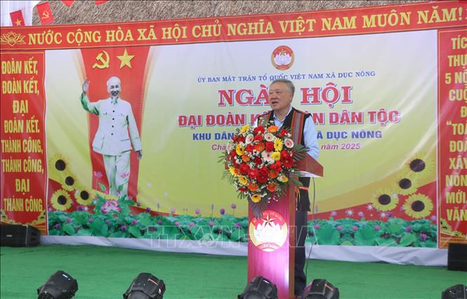 Phó Thủ tướng Thường trực Chính phủ Nguyễn Hòa Bình phát biểu tại Ngày hội Đại đoàn kết toàn dân tộc thôn Chả Nhầy, xã Dục Nông. Ảnh: Cao Nguyên - TTXVN