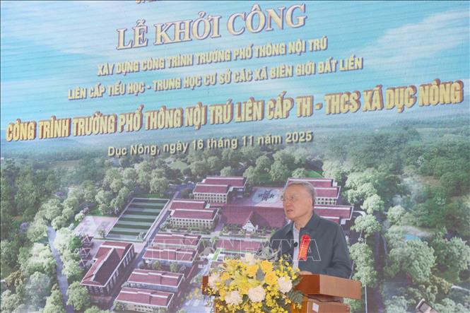 Phó Thủ tướng Thường trực Chính phủ Nguyễn Hòa Bình phát biểu tại Lễ khởi công xây dựng công trình Trường Phổ thông nội trú liên cấp Tiểu học – Trung học cơ sở các xã biên giới đất liền tỉnh Quảng Ngãi. Ảnh: Cao Nguyên - TTXVN