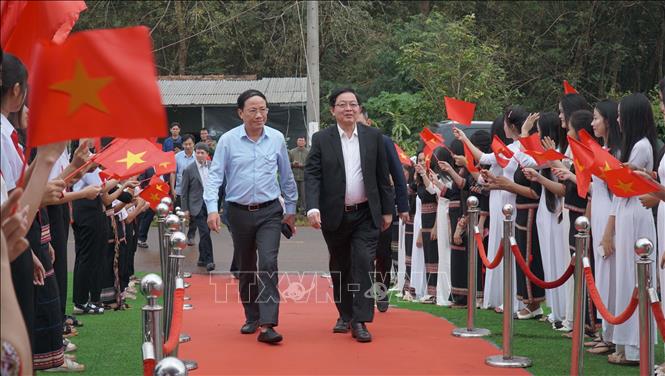 Phó Thủ tướng Hồ Quốc Dũng dự Lễ khởi công Dự án “Xây dựng trường phổ thông nội trú liên cấp tiểu học và trung học cơ sở tại 7 xã biên giới tỉnh Gia Lai”.
Ảnh: Hoài Nam - TTXVN