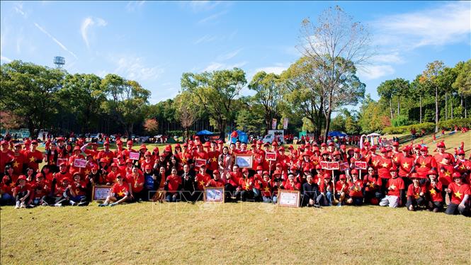 Hàng nghìn kiều bào tham gia xác lập kỷ lục. Ảnh: Xuân Giao - PV TTXVN tại Nhật Bản