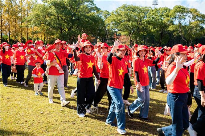 Những kiều bào đang sinh sống, học tập và làm việc tại Kyushu - Okinawa tập hợp tại Fukuoka để tham gia sự kiện. Ảnh: Xuân Giao - PV TTXVN tại Nhật Bản