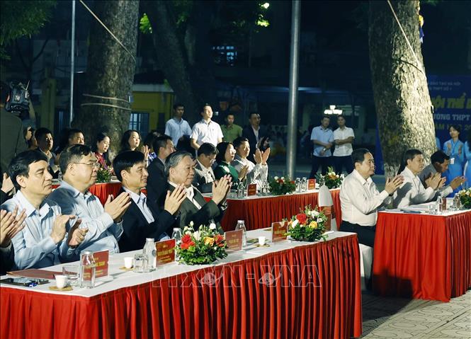 Tổng Bí thư Tô Lâm, Chủ tịch Quốc hội Trần Thanh Mẫn và các đại biểu dự Ngày hội Đại đoàn kết toàn dân tộc tại liên địa bàn dân cư cụm 1, phường Ba Đình, thành phố Hà Nội. Ảnh: Thống Nhất – TTXVN