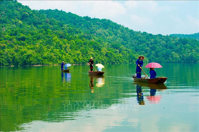 Tay ethnic people who live near Cam Son lake, Bac Ninh province, enjoy boat rides on the lake. VNA Photo: Việt Hùng