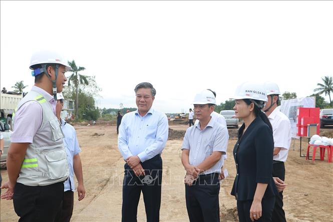 Lãnh đạo tỉnh Đồng Nai trực tiếp kiểm tra Dự án thành phần 1, cao tốc Biên Hòa - Vũng Tàu. Ảnh: Công Phong - TTXVN