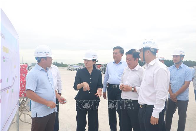 Lãnh đạo tỉnh Đồng Nai kiểm tra tiến độ thi công đường Vành đai 3 - Thành phố Hồ Chí Minh. Ảnh: Công Phong - TTXVN