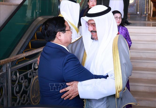 Thủ tướng Phạm Minh Chính và Thủ tướng Nhà nước Kuwait Sheikh Ahmad Abdullah Al-Ahmad Al Sabah. Ảnh: Dương Giang-TTXVN
