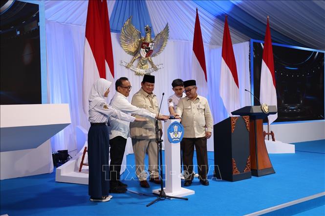 Nghi thức bấm nút khởi động chương trình. Ảnh: Đỗ Quyên PV TTXVN tại Indonesia