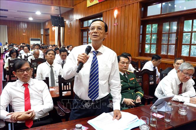 Đại biểu thảo luận và góp ý đối với các văn kiện trình Đại hội. Ảnh: Đức Hạnh - TTXVN