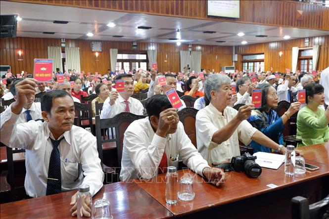 Đại biểu biểu quyết hiệp thương cử Đoàn Chủ tịch, thư ký Đại hội. Ảnh: Đức Hạnh - TTXVN