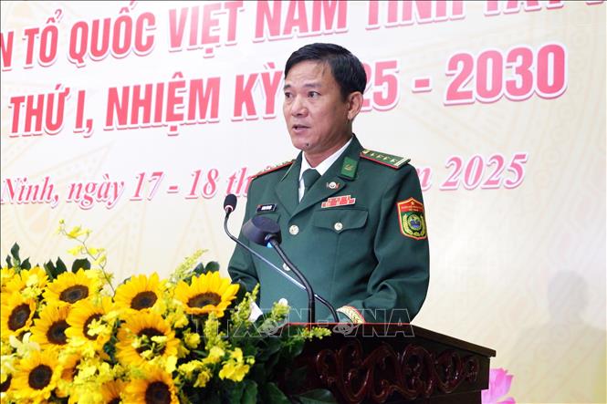 Bộ Chỉ huy Bộ đội Biên phòng tỉnh tham luận về công tác phối hợp tổ chức “Ngày hội Biên phòng toàn dân” – hoạt động góp phần xây dựng thế trận lòng dân, giữ vững an ninh biên giới. Ảnh: Đức Hạnh - TTXVN