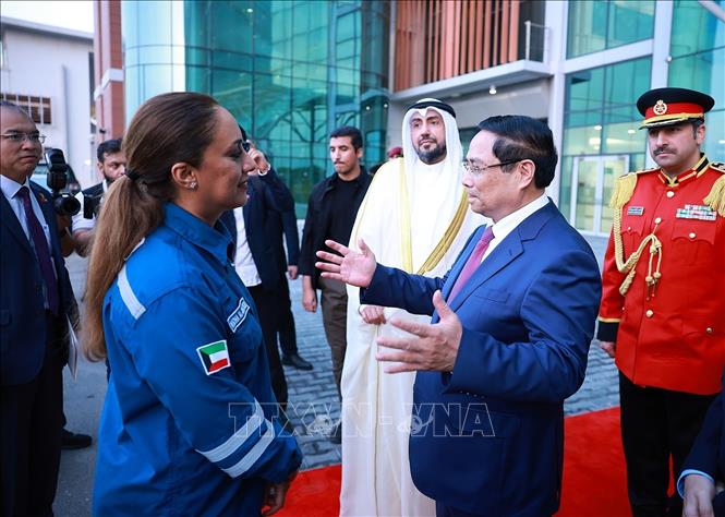 Thủ tướng Phạm Minh Chính thăm Tổ hợp lọc hóa dầu Al-Zour. Ảnh: Dương Giang -TTXVN