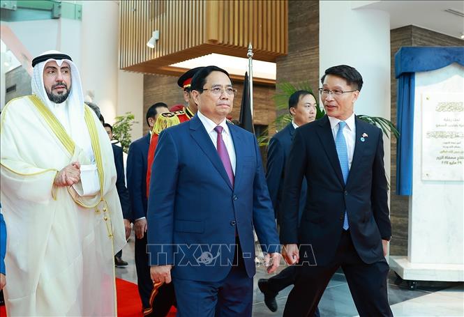 Thủ tướng Phạm Minh Chính thăm Tổ hợp lọc hóa dầu Al-Zour. Ảnh: Dương Giang-TTXVN