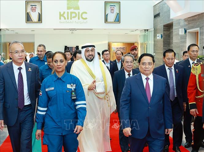 Thủ tướng Phạm Minh Chính thăm Tổ hợp lọc hóa dầu Al-Zour. Ảnh: Dương Giang-TTXVN