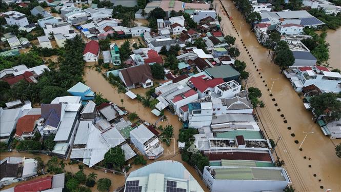 Nước lũ lên nhanh và đạt đỉnh vào chiều 17/11, gây ngập úng diện rộng ở các địa phương ven sông Cái. Ảnh: TTXVN phát