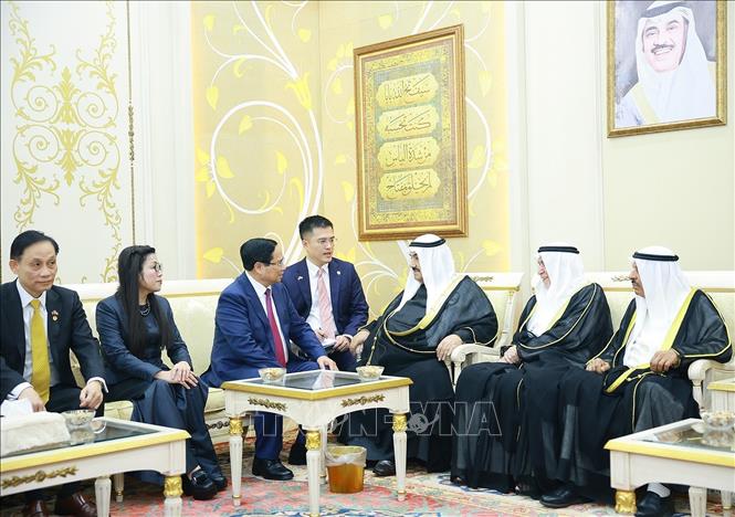 Thủ tướng Phạm Minh Chính và Phu nhân gặp cựu Thủ tướng Kuwait Nasser Al-Mohammed Al-Ahmad Al-Sabah. Ảnh: Dương Giang-TTXVN 
