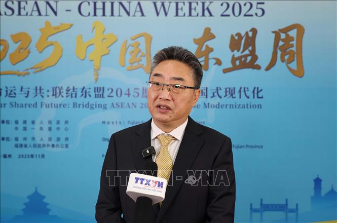 Tổng Thư ký Trung tâm Trung Quốc-ASEAN Sử Trung Tuấn trả lời phỏng vấn phóng viên TTXVN. Ảnh: Quang Hưng - PV TTXVN tại Trung Quốc