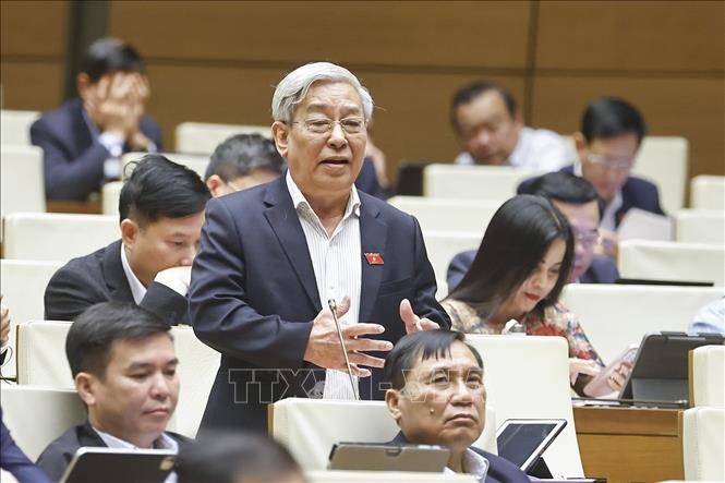 Đại biểu Quốc hội tỉnh Khánh Hòa Lê Xuân Thân phát biểu. Ảnh: Doãn Tấn - TTXVN