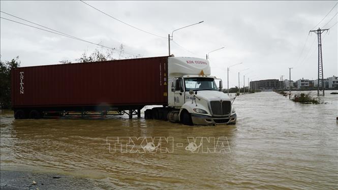 Nhiều khu vực của phường Quy Nhơn Đông (Gia Lai) bị ngập từ 0,5 - 1,5m. Ảnh: Sỹ Thắng - TTXVN                                              