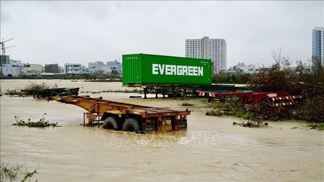 Nhiều khu vực của phường Quy Nhơn Đông (Gia Lai) bị ngập từ 0,5 - 1,5m. Ảnh: Sỹ Thắng - TTXVN                        