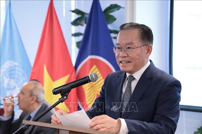Đại sứ Thongphane Savanphet, Trưởng phái đoàn thường trực Lào tại LHQ phát biểu tại buổi lễ. Ảnh: Thanh Tuấn - Phóng viên TTXVN tại Mỹ