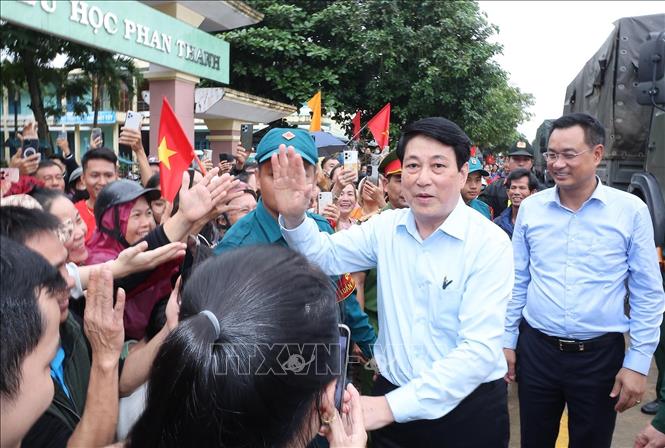 Chủ tịch nước Lương Cường với nhân dân thôn Bảo An, xã Gò Nổi, thành phố Đà Nẵng. Ảnh: Lâm Khánh – TTXVN