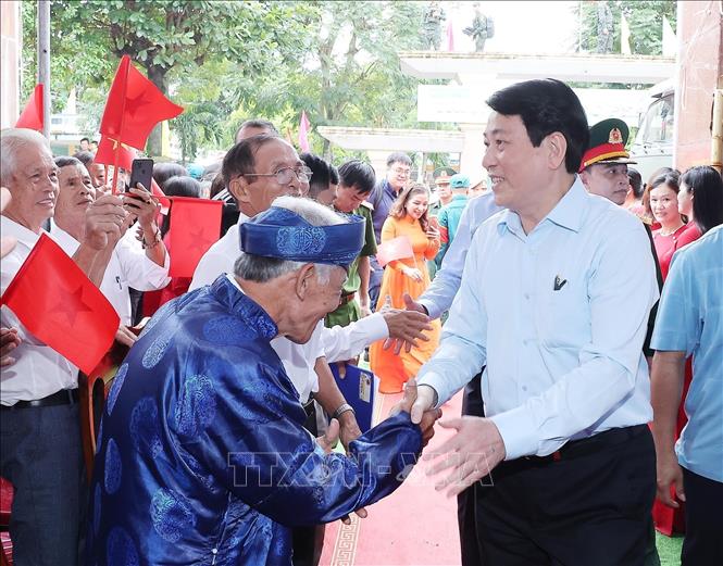 Chủ tịch nước Lương Cường dự Ngày hội Đại đoàn kết toàn dân tộc tại thôn Bảo An, xã Gò Nổi, thành phố Đà Nẵng. Ảnh: Lâm Khánh – TTXVN