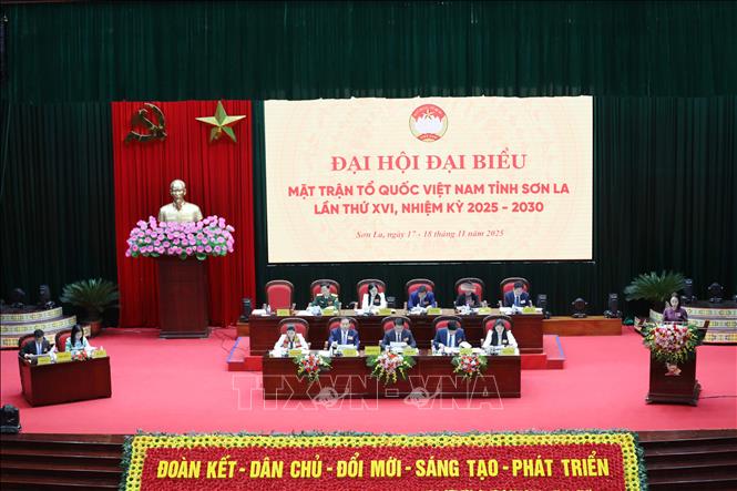 Đoàn Chủ tịch chủ trì Đại hội. Ảnh: Nguyễn Cường - TTXVN. 