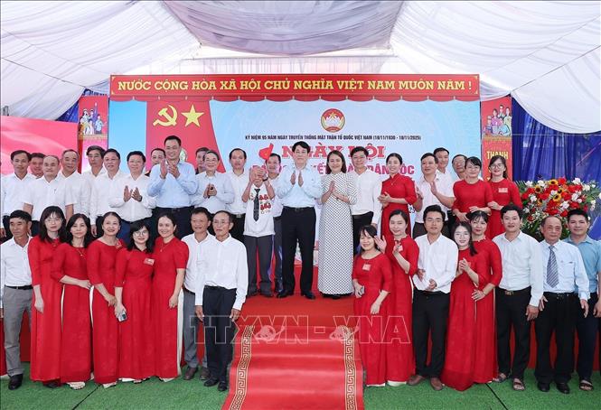 Chủ tịch nước Lương Cường với các đại biểu. Ảnh: Lâm Khánh – TTXVN