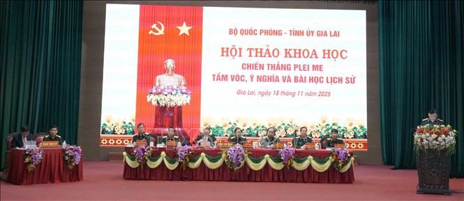 Đoàn chủ tịch Hội thảo. Ảnh: Hồng Điệp - TTXVN