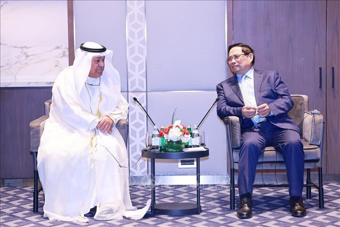 Thủ tướng Phạm Minh Chính tiếp ông Tareq Sulaiman Ahmed Al-Roumi, Bộ trưởng Dầu mỏ Kuwait. Ảnh: Dương Giang-TTXVN