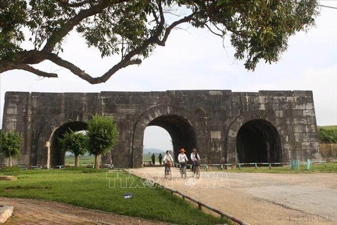 Ngày 27/6/2011, UNESCO chính thức công nhận Khu di tích Thành nhà Hồ (thôn Xuân Giai, xã Vĩnh Tiến, huyện Vĩnh Lộc, tỉnh Thanh Hóa) là Di sản Văn hóa Thế giới. Ảnh: TTXVN