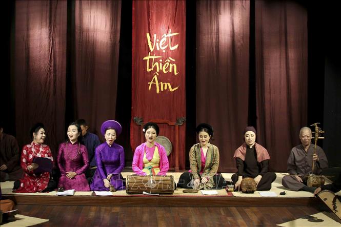 Nhân kỷ niệm 1010 năm Thăng Long - Hà Nội và 15 năm ngày Di sản Văn hóa Việt Nam, tối 21/11/2020, Ban quản lý phố cổ Hà Nội phối hợp với nhóm Đông Kinh Cổ Nhạc tổ chức chương trình âm nhạc với chủ đề “Việt Thiền Âm” trong chuỗi sự kiện với chủ đề “Ký ức Thăng Long”. Ảnh: Tuấn Đức - TTXVN