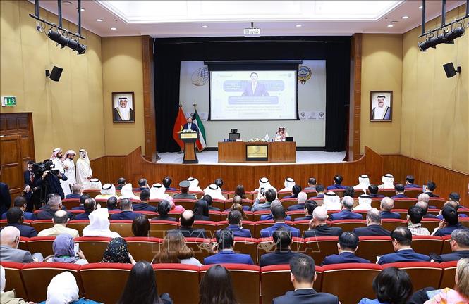 Thủ tướng Phạm Minh Chính phát biểu về chính sách của Việt Nam tại Học viện Ngoại giao Kuwait. Ảnh: Dương Giang-TTXVN 
