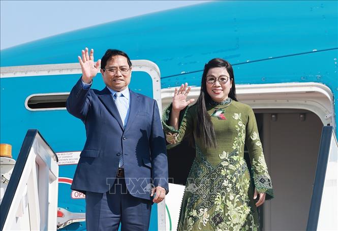 Thủ tướng Phạm Minh Chính và Phu nhân Lê Thị Bích Trân rời Kuwait, tiếp tục lên đường thăm chính thức Algeria. Ảnh: Dương Giang-TTXVN
