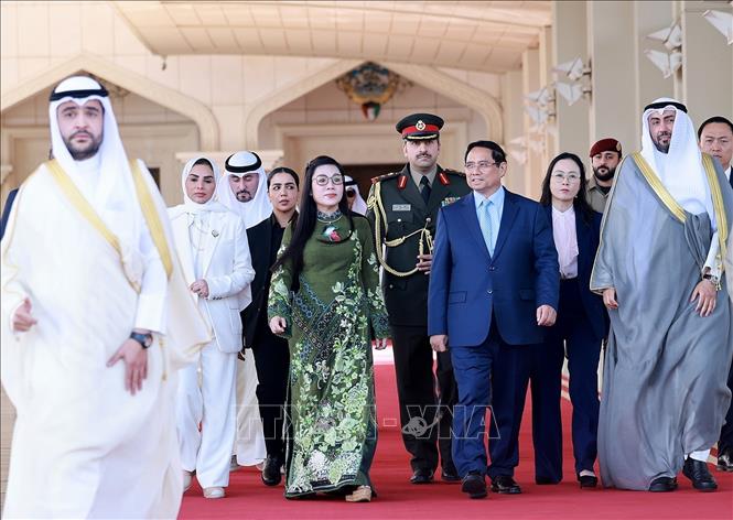 Lễ tiễn Thủ tướng Phạm Minh Chính và Phu nhân Lê Thị Bích Trân tại sân bay quốc tế Kuwait. Ảnh: Dương Giang-TTXVN
