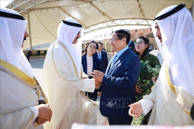 Lễ tiễn Thủ tướng Phạm Minh Chính và Phu nhân Lê Thị Bích Trân tại sân bay quốc tế Kuwait. Ảnh: Dương Giang-TTXVN
