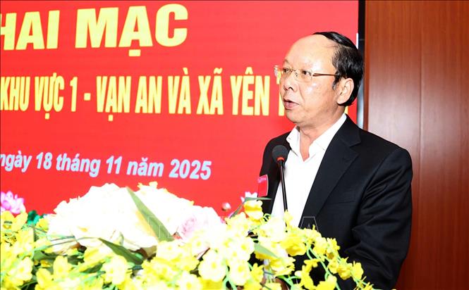 Đồng chí Bùi Thanh An, Phó Chủ tịch Thường trực UBND tỉnh, Phó Trưởng Ban Chỉ đạo diễn tập khu vực phòng thủ tỉnh Nghệ An phát biểu tại buổi lễ. Ảnh: Văn Tý-TTXVN