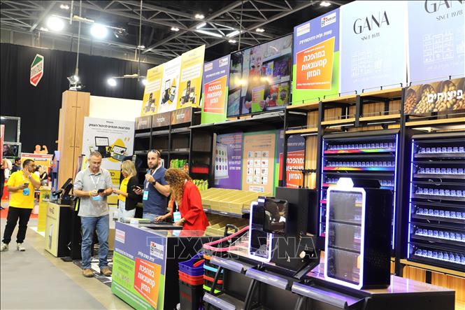 Bên trong không gian rộng lớn với hàng trăm nhà trưng bày, khách tham quan có thể bắt gặp mọi mắt xích của chuỗi giá trị thực phẩm – từ nguyên liệu thô, công nghệ chế biến, thiết bị – bao bì cho đến những sản phẩm hoàn chỉnh đã sẵn sàng lên kệ siêu thị hay bàn ăn. Ảnh: Thanh Bình - PV TTXVN tại Tel Aviv