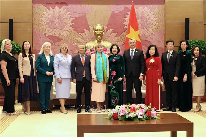 National Assembly Vice Chairwoman Nguyen Thi Thanh receives a delegation from the Belarusian Women’s Union. VNA Photo/Photo by courtesy