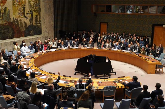 Toàn cảnh phiên họp của Hội đồng Bảo an LHQ thông qua Nghị quyết cho phép thành lập Lực lượng Ổn định Quốc tế (ISF) tại vùng lãnh thổ Gaza, tại New York (Mỹ) ngày 17/11/2025. Ảnh: THX/TTXVN