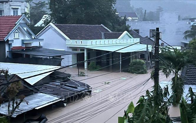 Ngập lụt tại xã Xuân Phước trong sáng 19/11. Ảnh: TTXVN phát