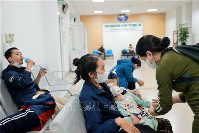 Số ca mắc cúm A đang có xu hướng gia tăng trong thời gian gần đây, đặc biệt ở người già và trẻ nhỏ, trong đó có nhiều ca diễn biến suy hô hấp nặng. Ảnh: Minh Quyết - TTXVN