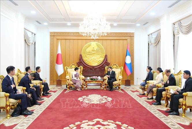 Công chúa Nhật Bản Aiko (trái) hội kiến Tổng Bí thư, Chủ tịch nước Lào Thongloun Sisoulith. Ản: TTXVN phát