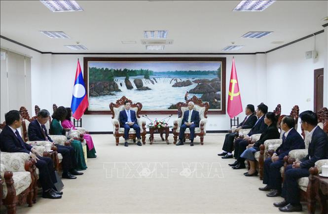 Bí thư Trung ương Đảng, Trưởng Ban Tuyên huấn Trung ương Lào Khamphanh Pheuyavong tiếp Đoàn Ban Tuyên giáo và Dân vận Trung ương Việt Nam. Ảnh: Xuân Tú - PV TTXVN tại Lào